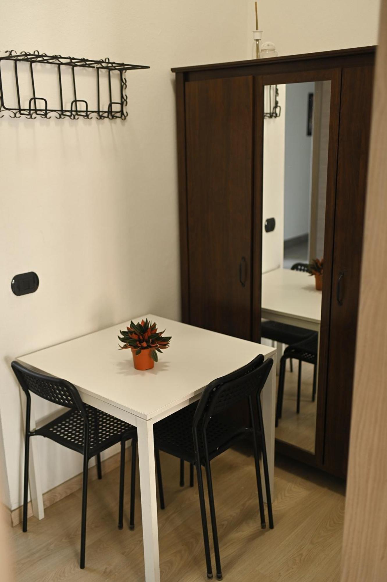 La Gloria Rho Private Rooms Only Extérieur photo